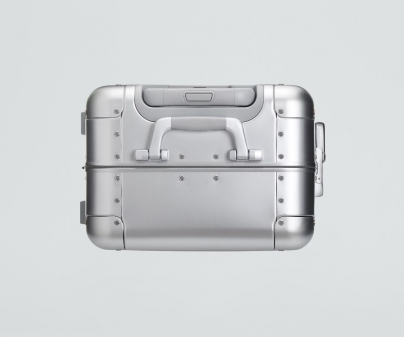 Maleta Away Bigger Carry-On: Aluminum Edition Plateados | rPIOzspGVJH