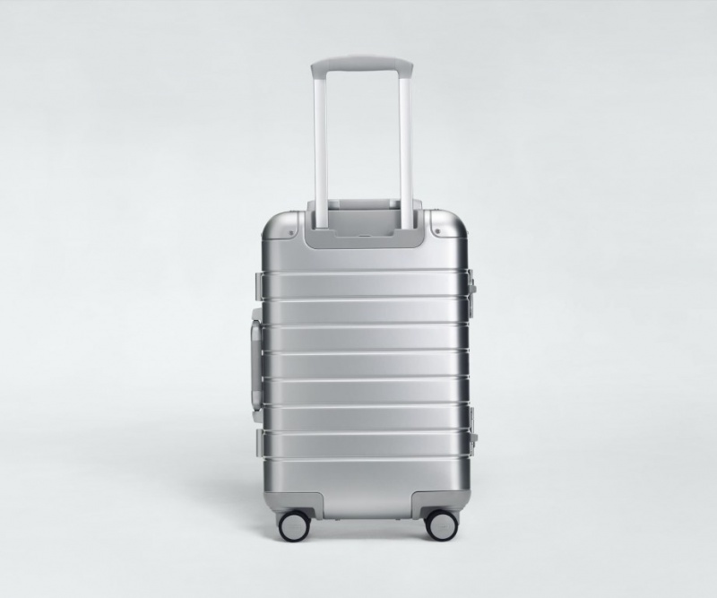 Maleta Away Carry-On: Aluminum Edition Plateados | bU1S1gWI5mc